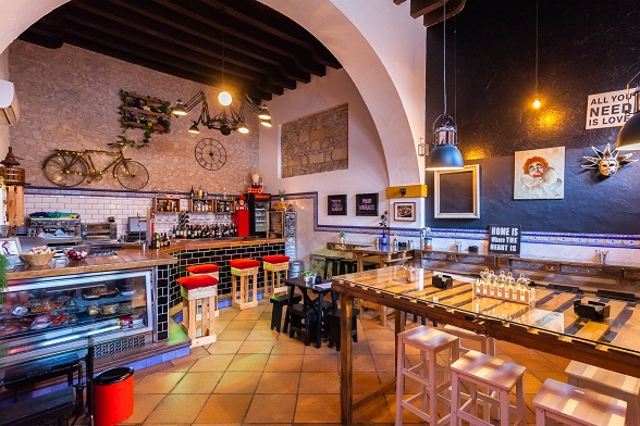 Interior y ambiente del restaurante A Tu Vera en Jerez